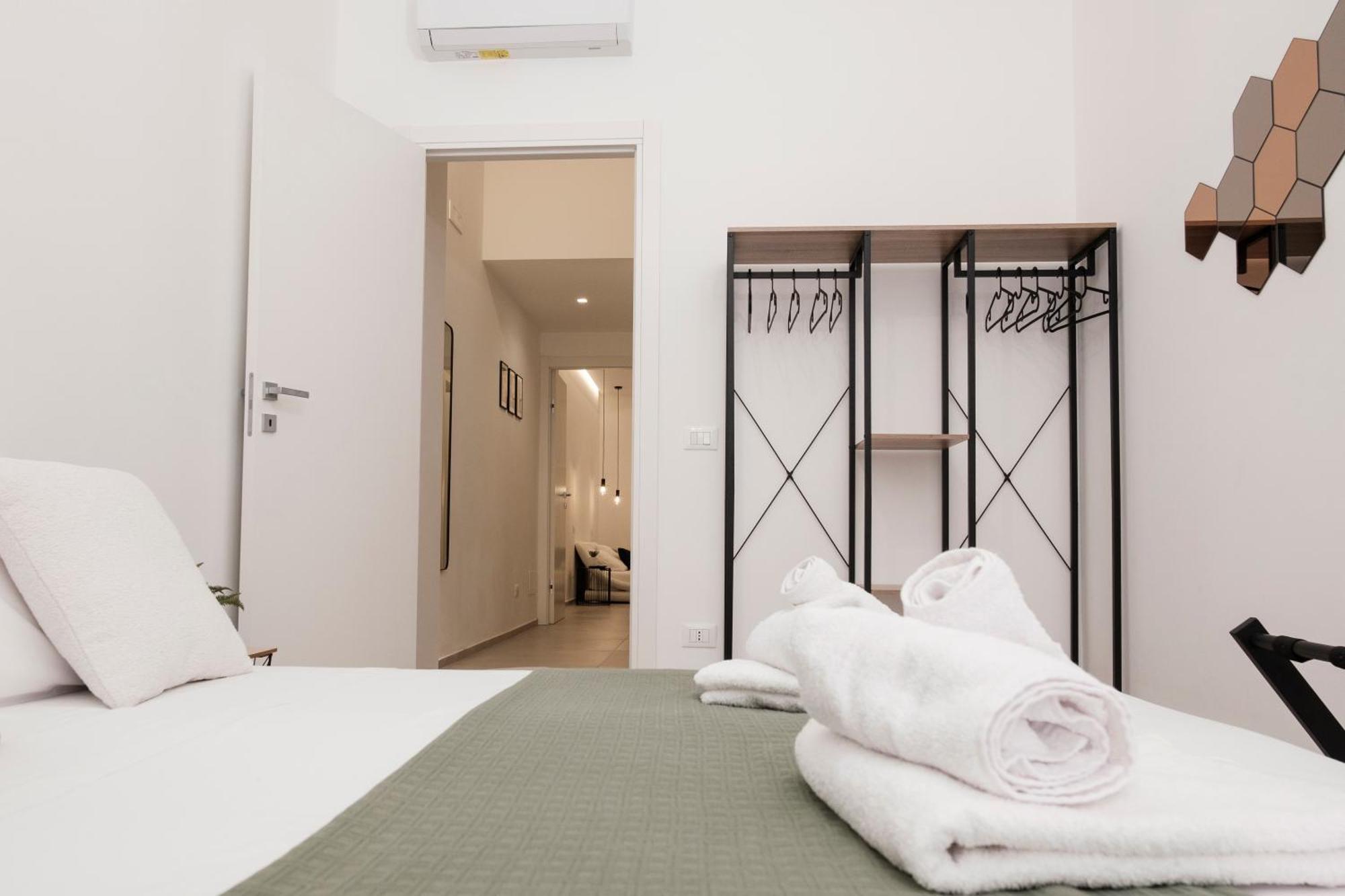 Pepoli Deluxe - Exclusive Apartment - Free Parking Trapani Buitenkant foto