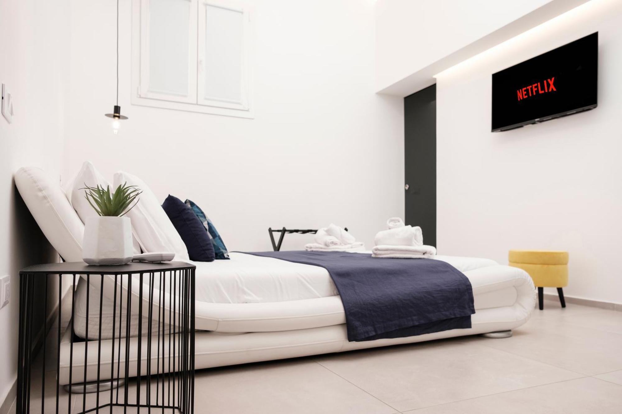Pepoli Deluxe - Exclusive Apartment - Free Parking Trapani Buitenkant foto