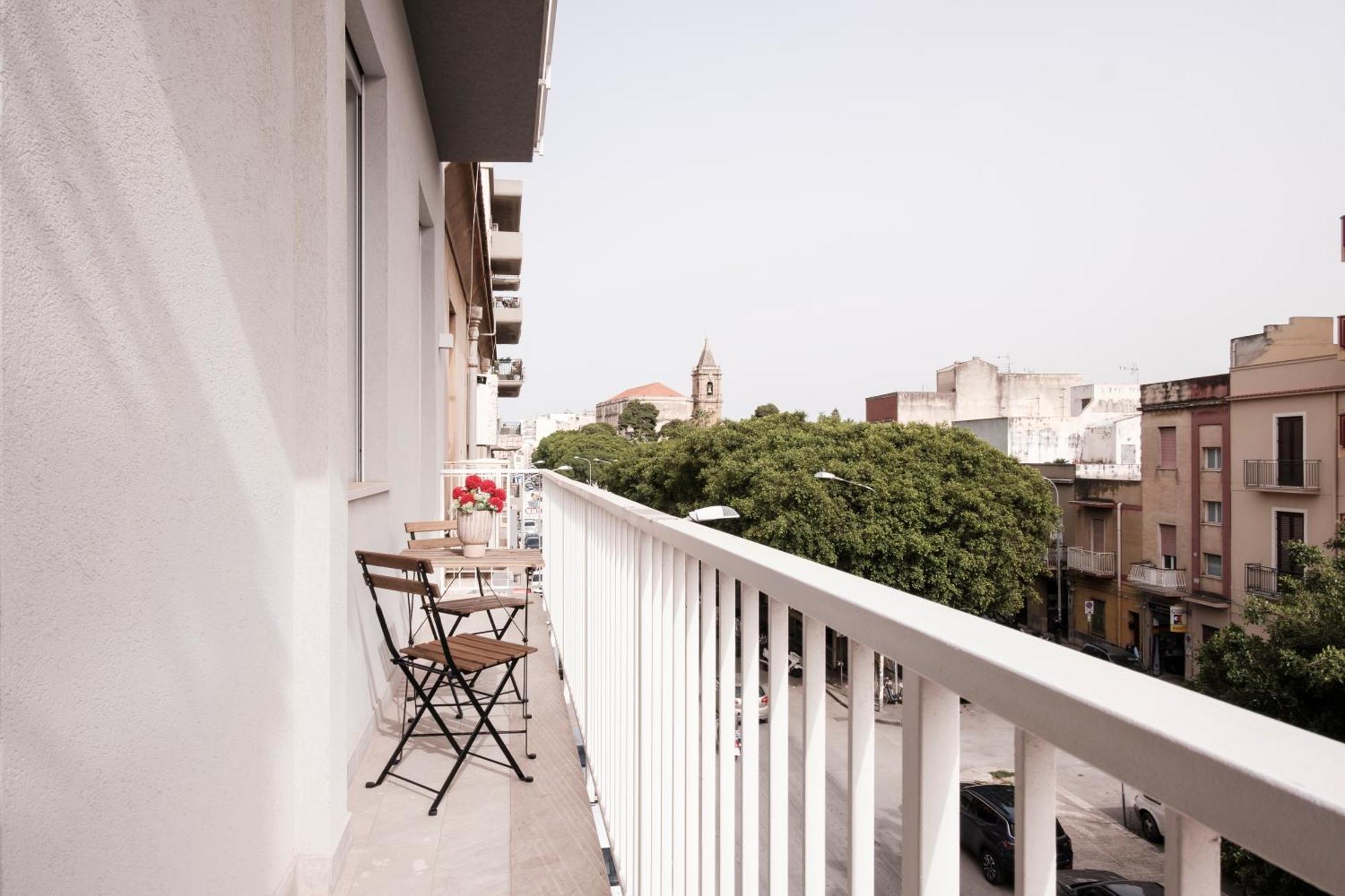 Pepoli Deluxe - Exclusive Apartment - Free Parking Trapani Buitenkant foto
