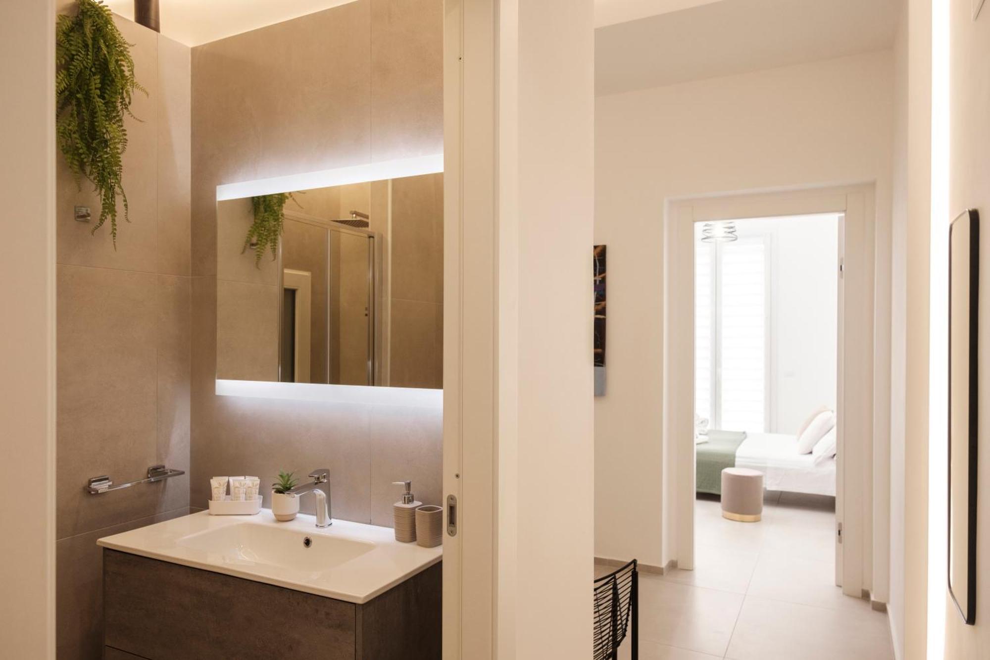 Pepoli Deluxe - Exclusive Apartment - Free Parking Trapani Buitenkant foto